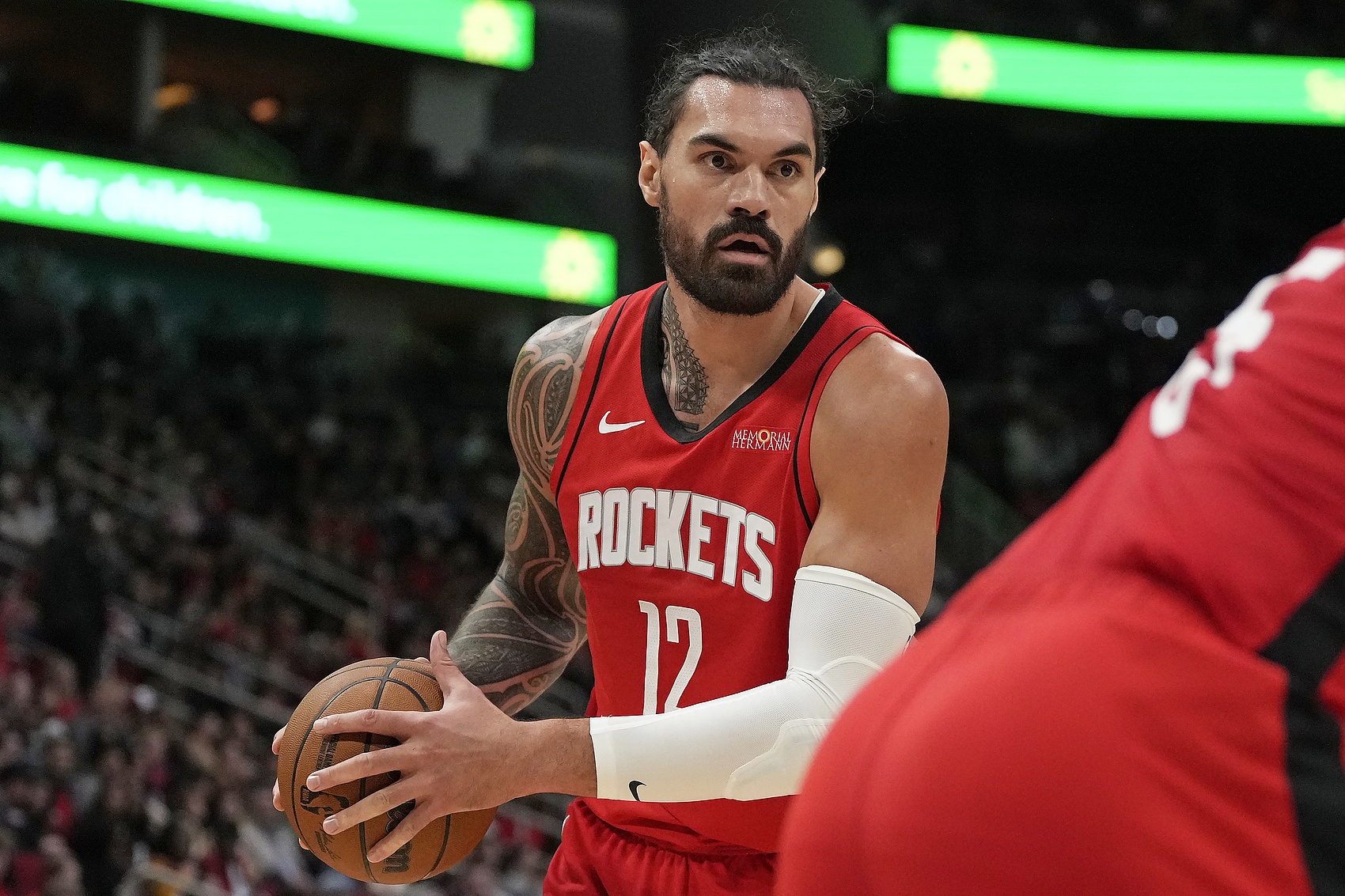 申京:我對(duì)雙塔陣容不陌生 亞當(dāng)斯是個(gè)會(huì)傳球的大個(gè)子